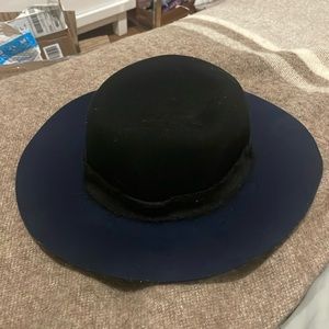 Black and blue Zara hat